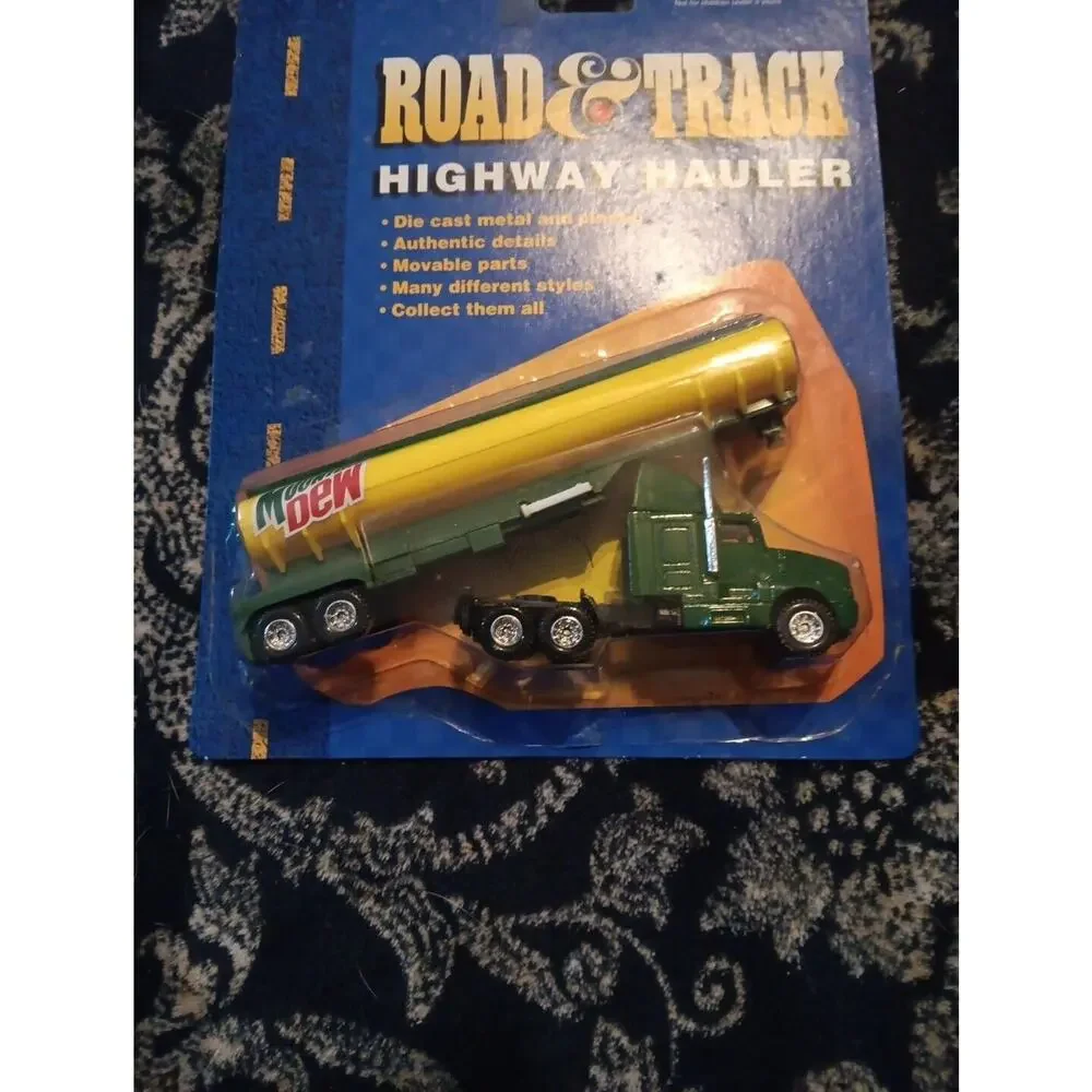 Road & Track Maisto Highway Hauler Mountain Dew Tractor W/Trailer, NEW